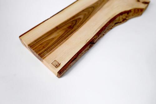 Walnut-Wood-Cutting-Board-with-Bark-Irregular-Shape_2